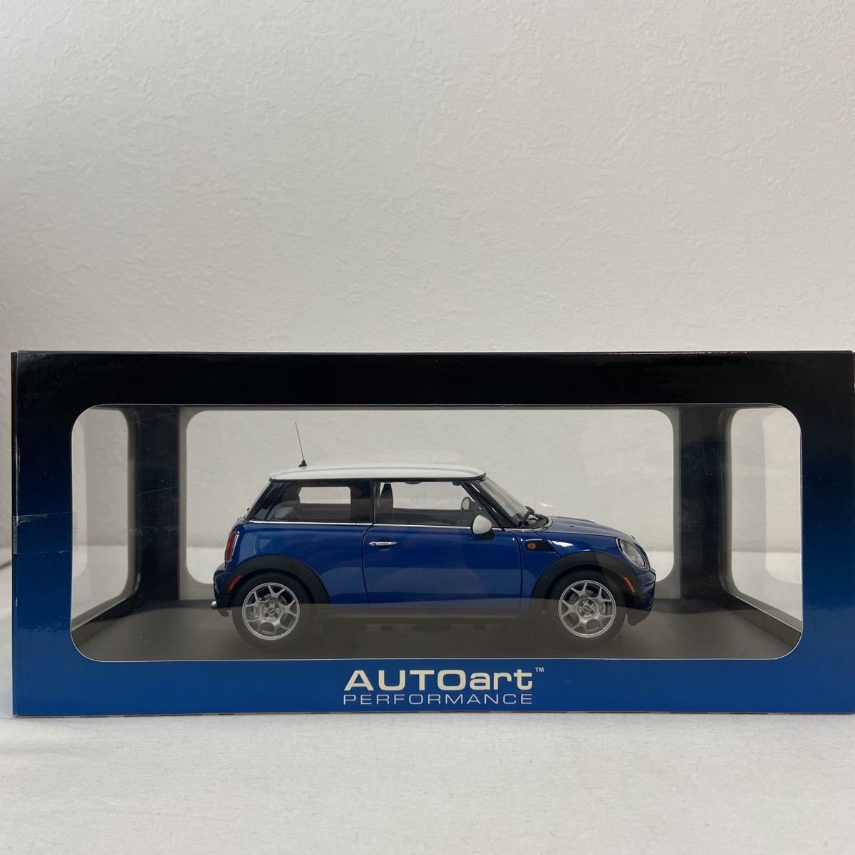 AUTOart 1/18 MINI COOPER 2006 AUTOart BMW Mini Cooper Lightning Blue Metallic