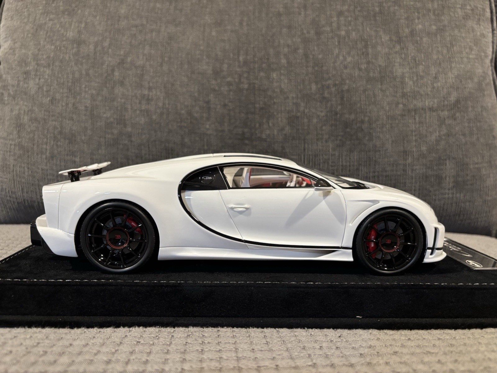 1/18 HH Henson & Heaven Bugatti Chiron Super Sport White/Red Limited 30pcs