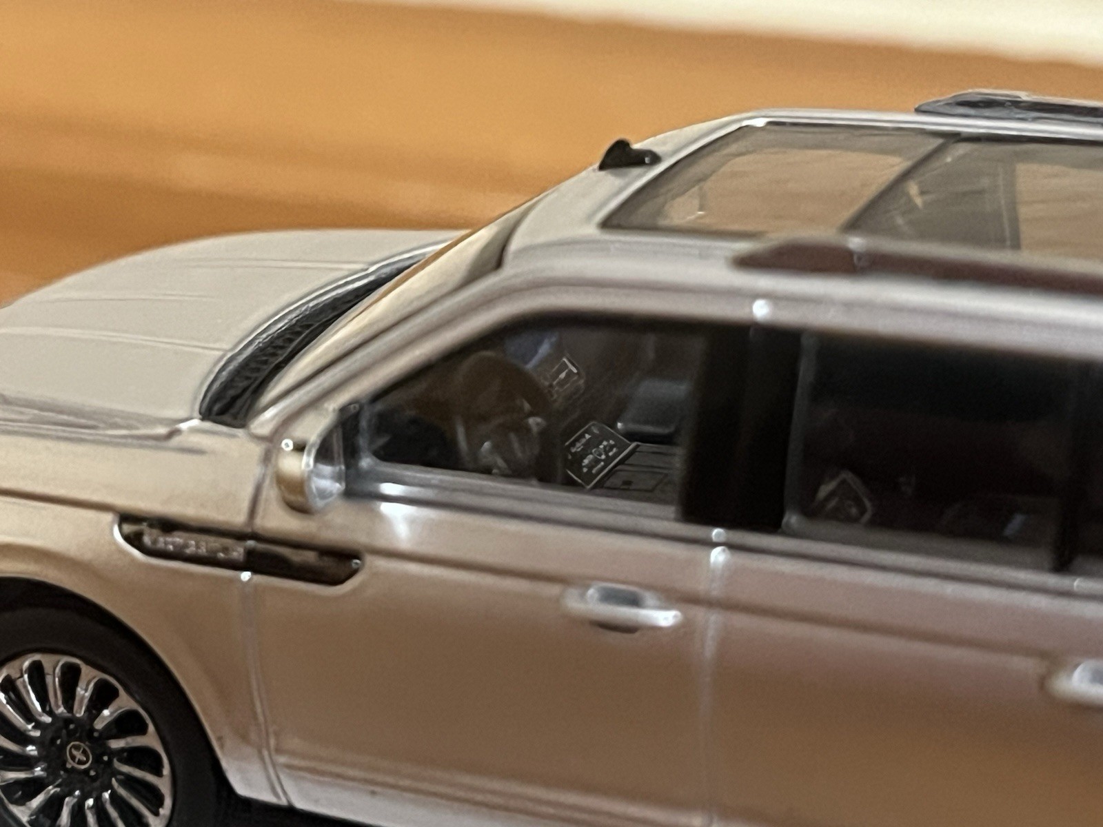 WTX 1:64 2018-2021 Lincoln Navigator L Reserve Silver W/ Folding Running Boards