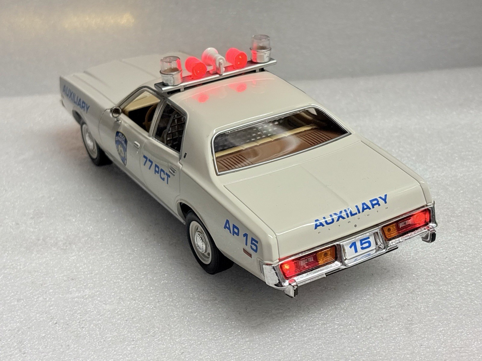 NYPD 1977 Plymouth Fury New York Police Department AUXILIARY WORKING LIGHT 1/24