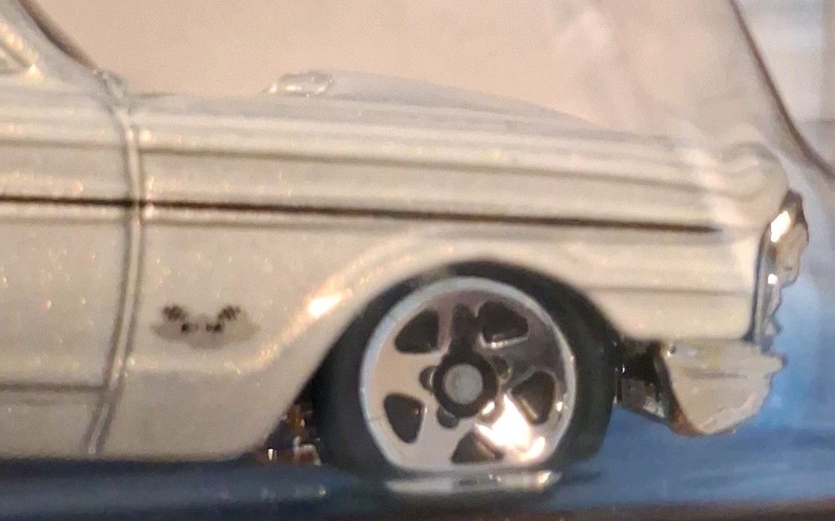 Hot Wheels Hot Auction 1963 Ford Thunderbird 1:64 Diecast White Unopened Box