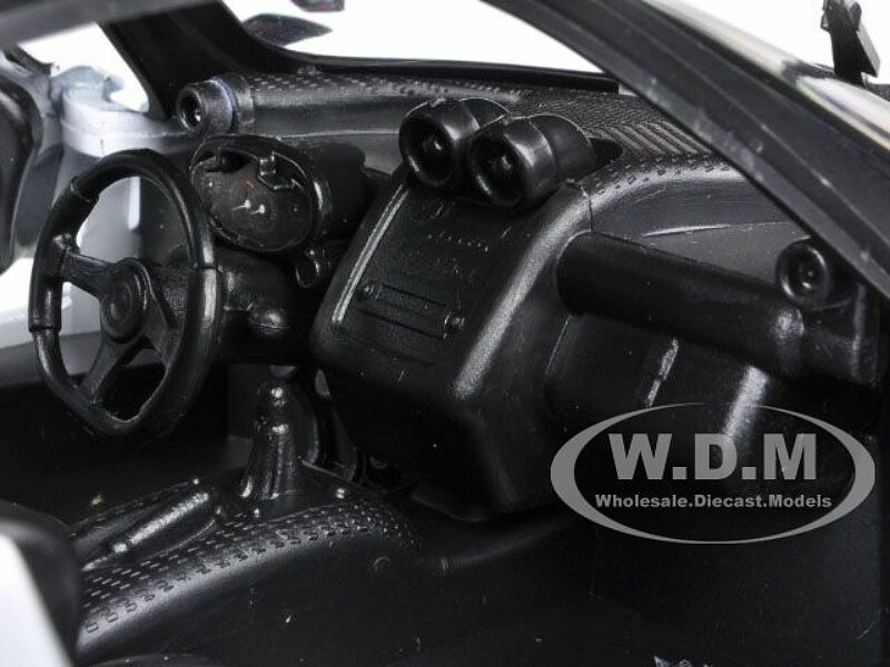 PAGANI ZONDA 5 CINQUE WHITE & BLACK 1/18 DIECAST MODEL CAR BY MOTORMAX 79158