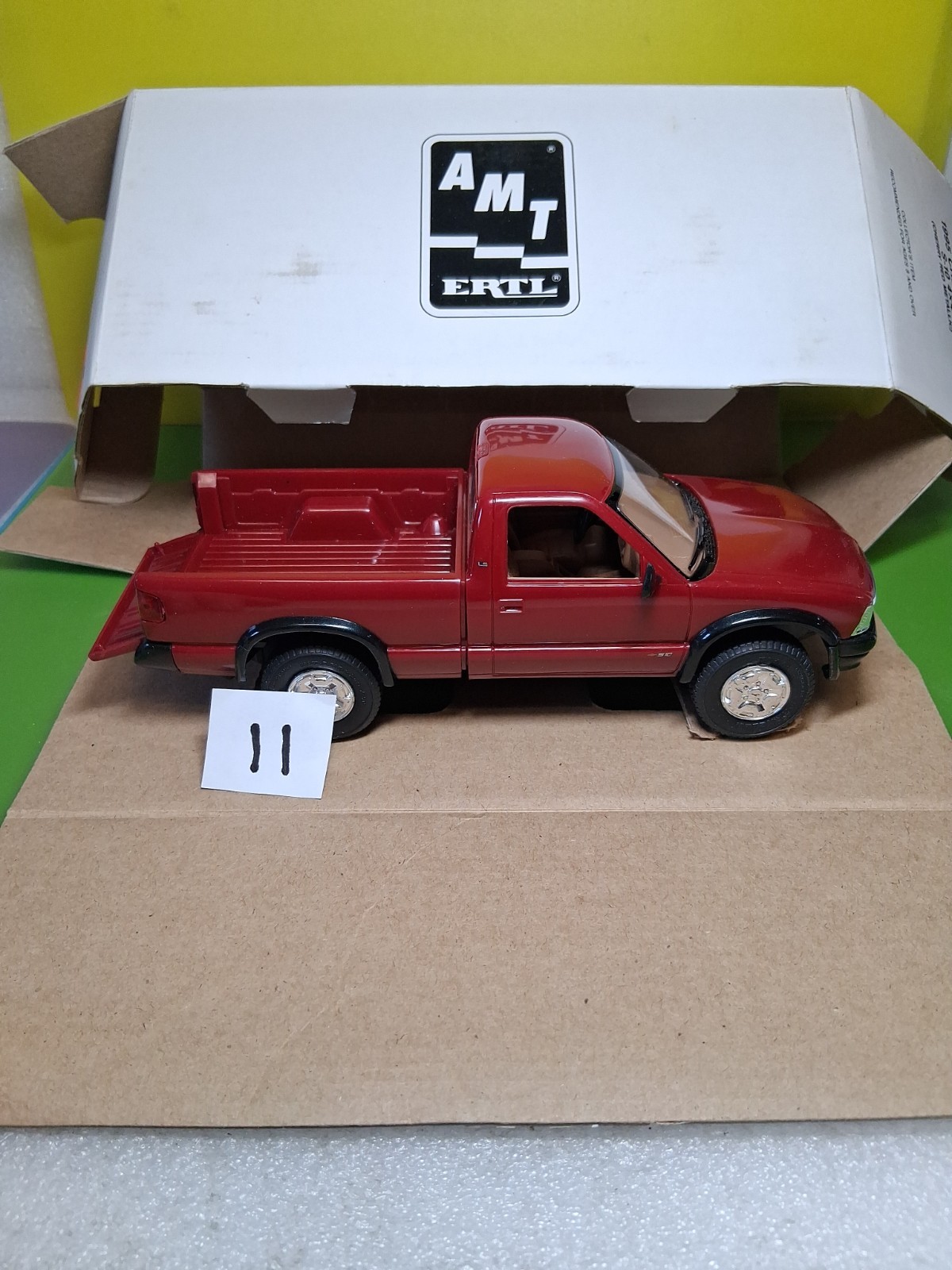 AMT ERTL 1995 Chevrolet S10 4×4 Cherry Red Metallic Dealer Promo car 6189