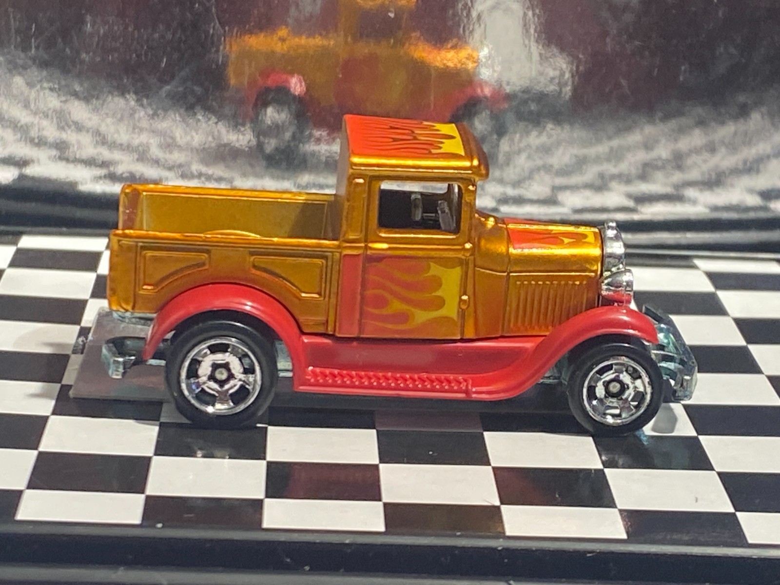 1/64 1929 FORD MODEL A CUSTOM PICKUP HOT ROD GOLD AND RED M30