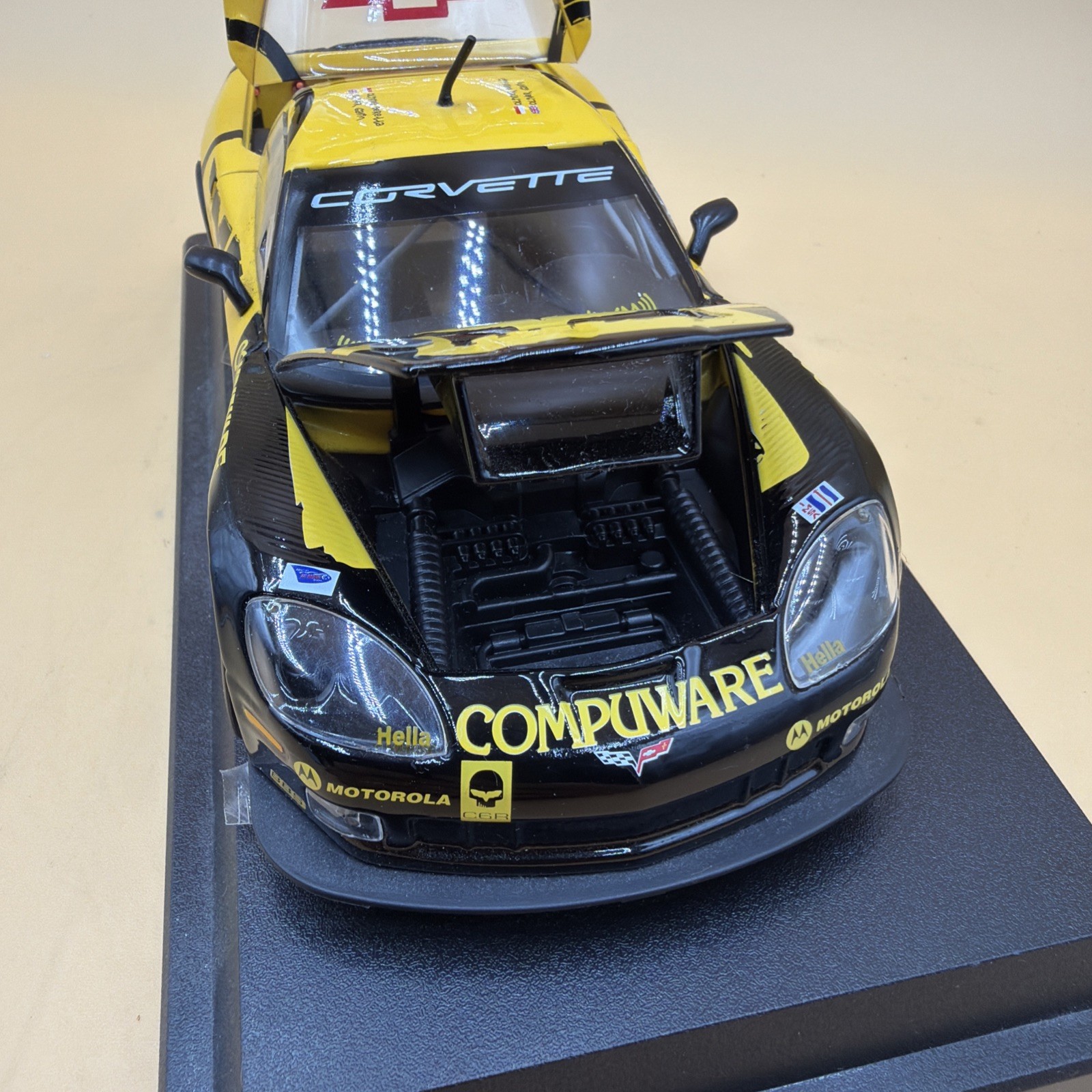 Burago Corvette CR6 1/24 Race Car With Stand