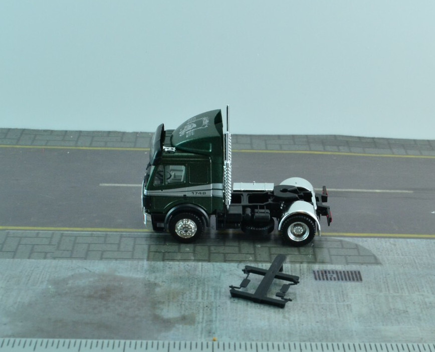 Herpa Mercedes Benz SK 174B Tractor Unit Truck Green 1:87 HO Scale (HO926)
