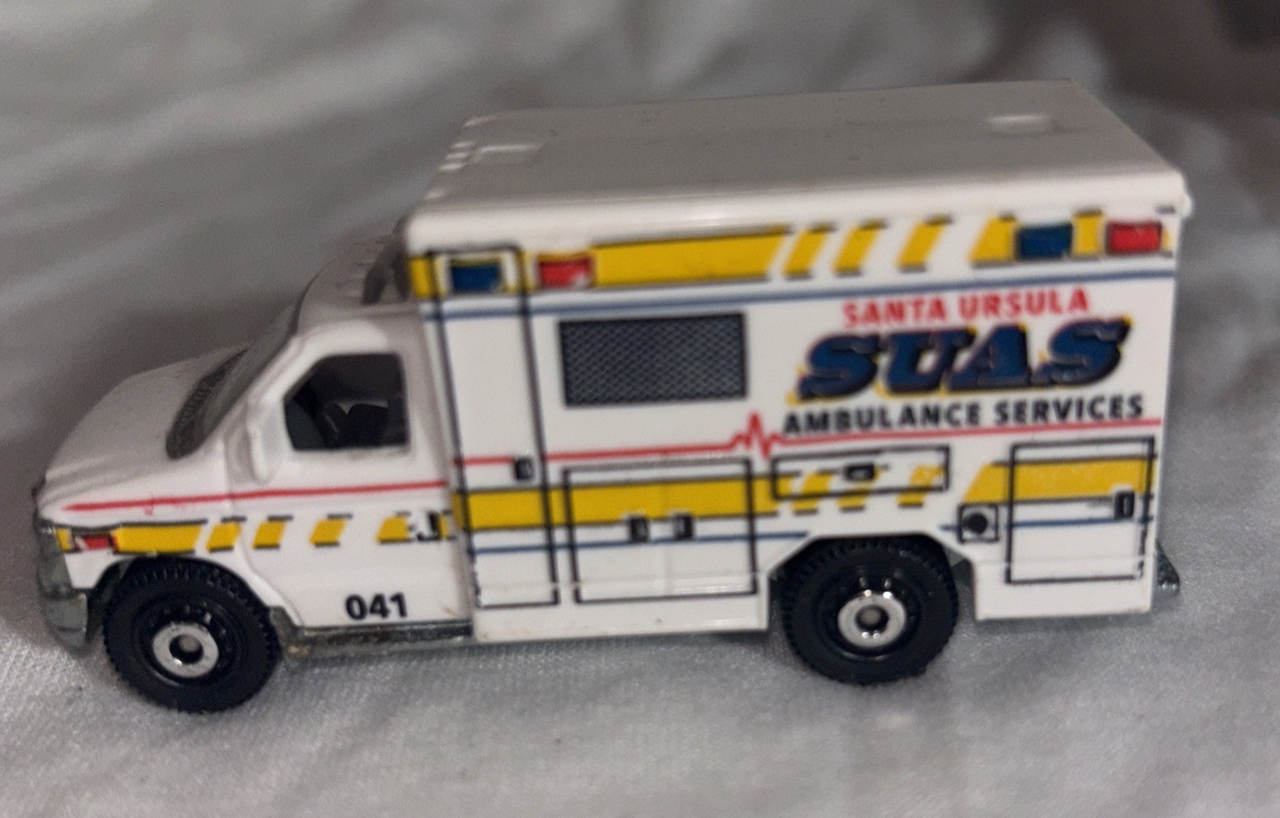 Matchbox Ford E-350 E350 Ambulance Santa Ursula SUAS 2009 MB944 EMS car diecast