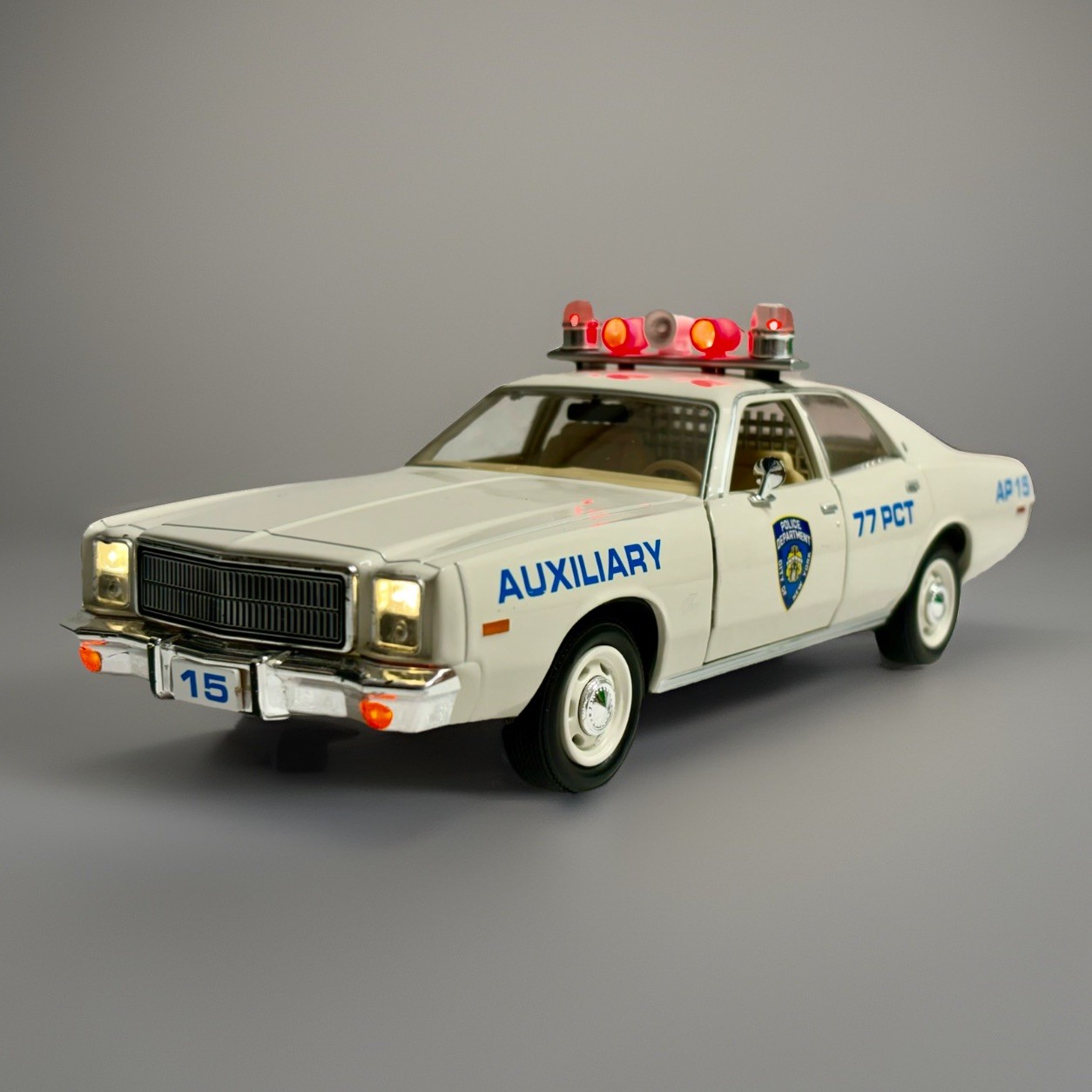NYPD 1977 Plymouth Fury New York Police Department AUXILIARY WORKING LIGHT 1/24