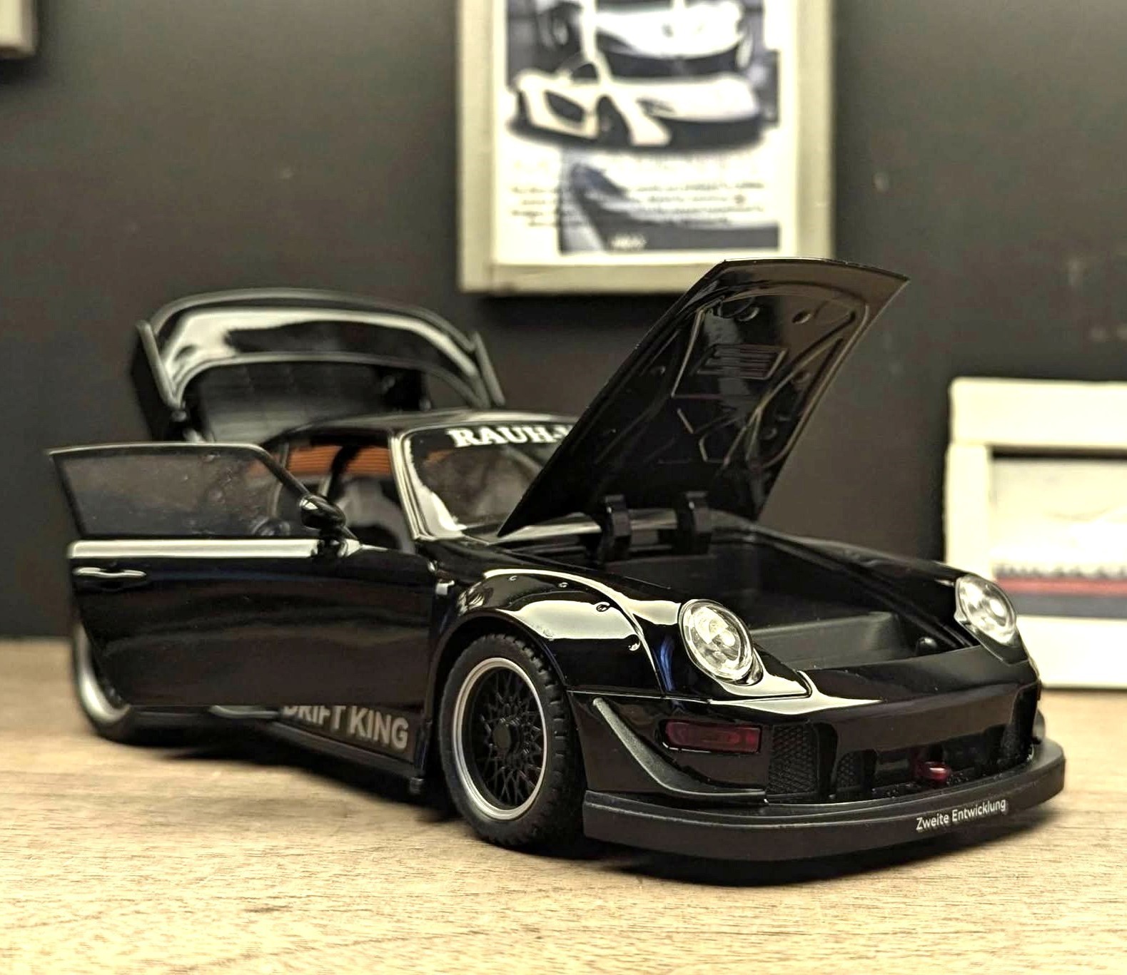 1:22 Porsche RWB 993 Targa 911 Diecast Model Car – Sound Light Pull-Back Toy