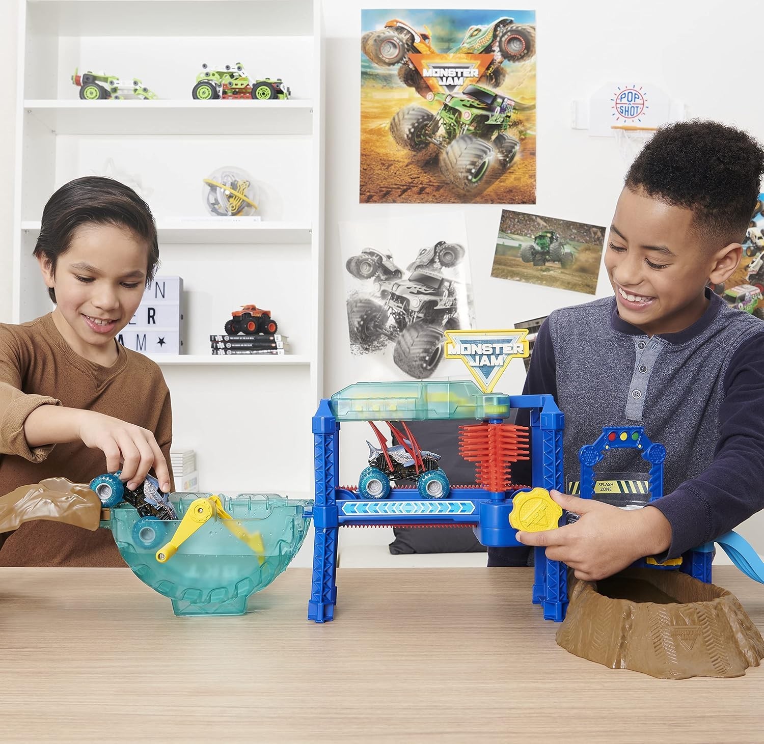 Megalodon Monster Wash: Immersive Color-Changing Water Playset for Children 3+
