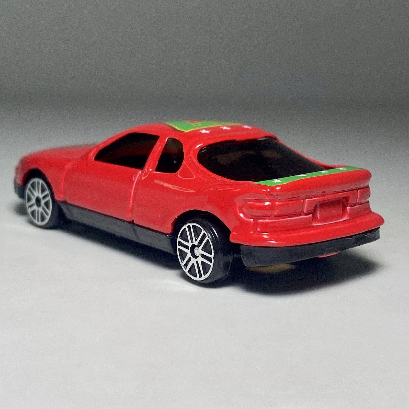 Yatming #805 Toyota Supra 1:64 Diecast Diorama Model Car Red
