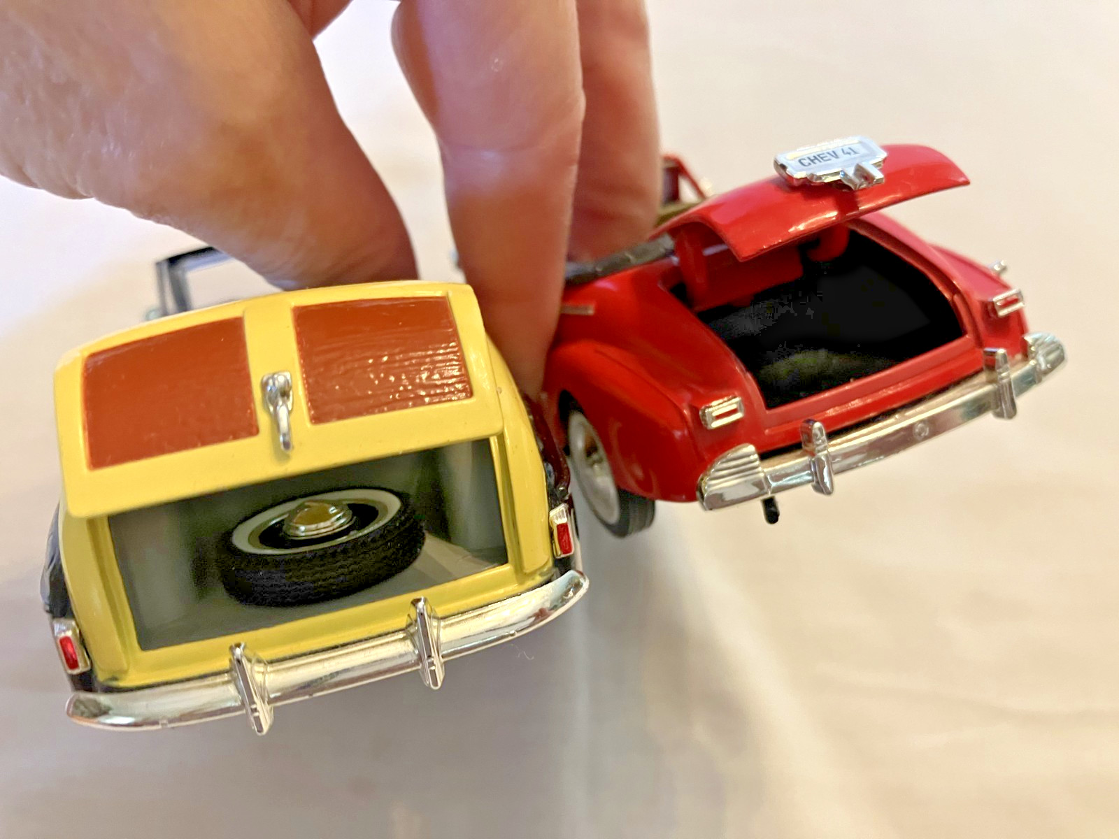 Vintage Diecast Replicas 1946 Ford & 1941 Chevrolet Convertibles 1/32 Scale