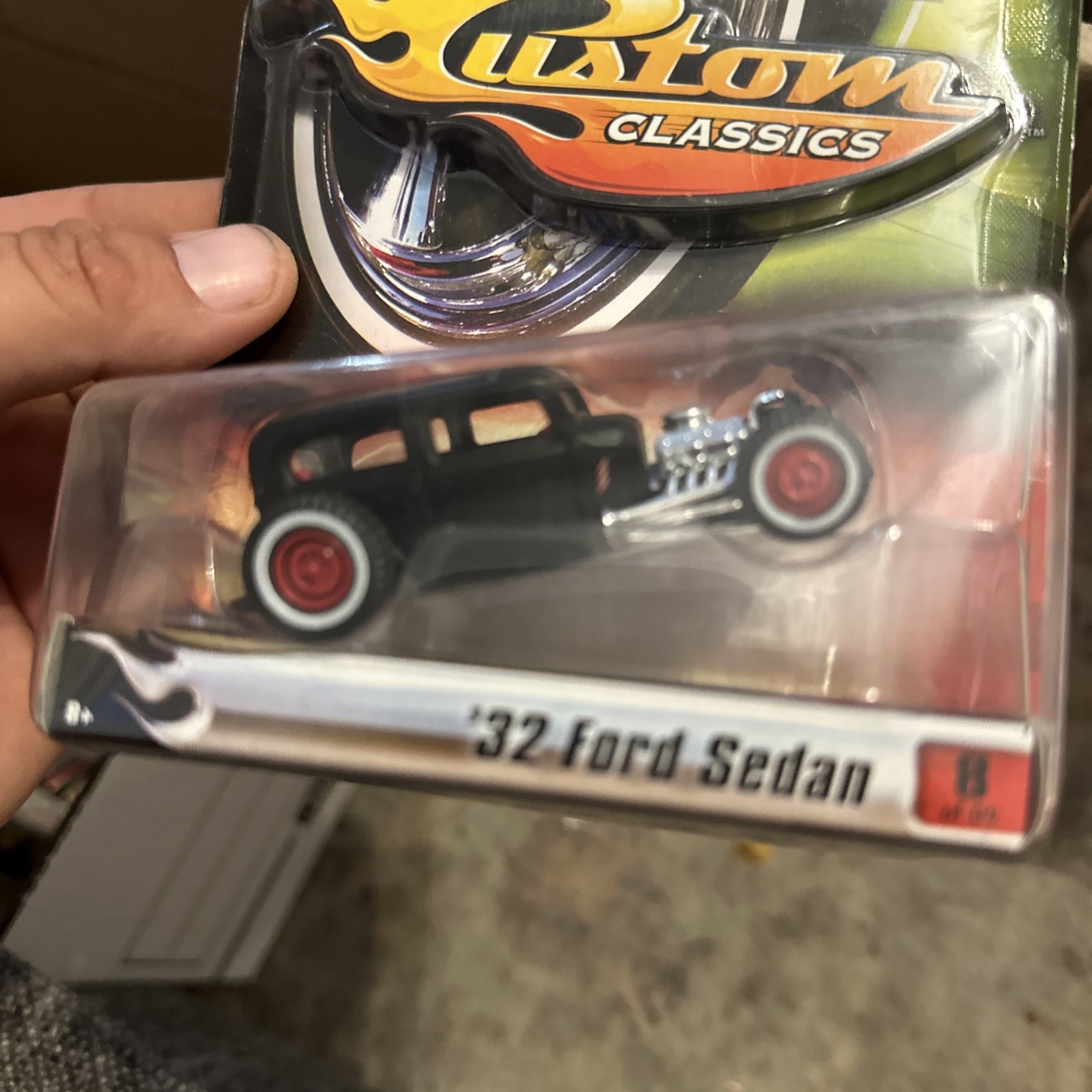 Hot Wheels Custom Classics 1932 32 Ford Sedan #8/9 1:50 Scale Diecast – Box 12