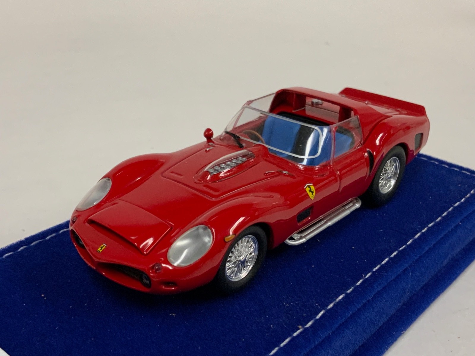 1/43 IXO Ferrari 330 TR from 1962 in Rosso Corsa red Suede base AB1163