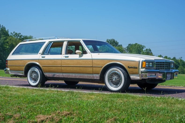 1985 Chevrolet Caprice Estate Station Wagon White/Wood in 1:18 scale by MCG