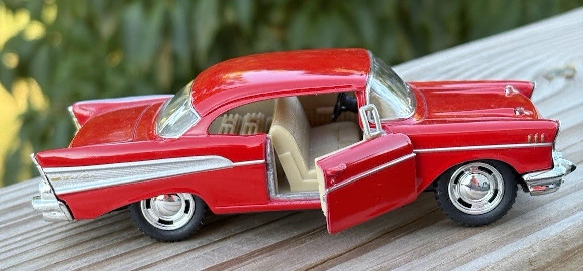 NEW Kinsmart 1957 Chevrolet Bel Air Hard Top 1:40 Diecast Toy Car 5313D Red
