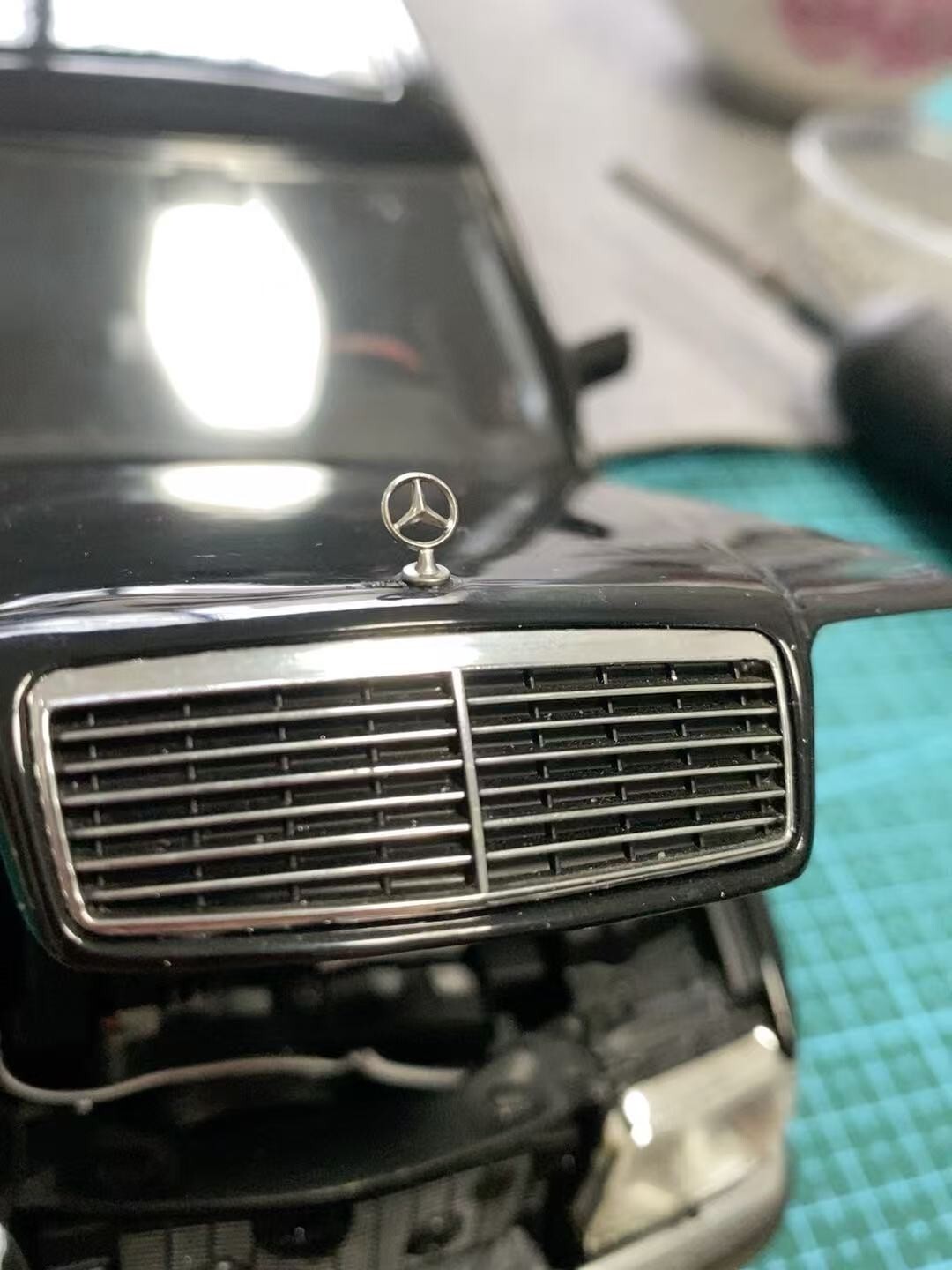 2pcs 1:18 Benz metal hood ornament for 1/18 model car (electroplated)