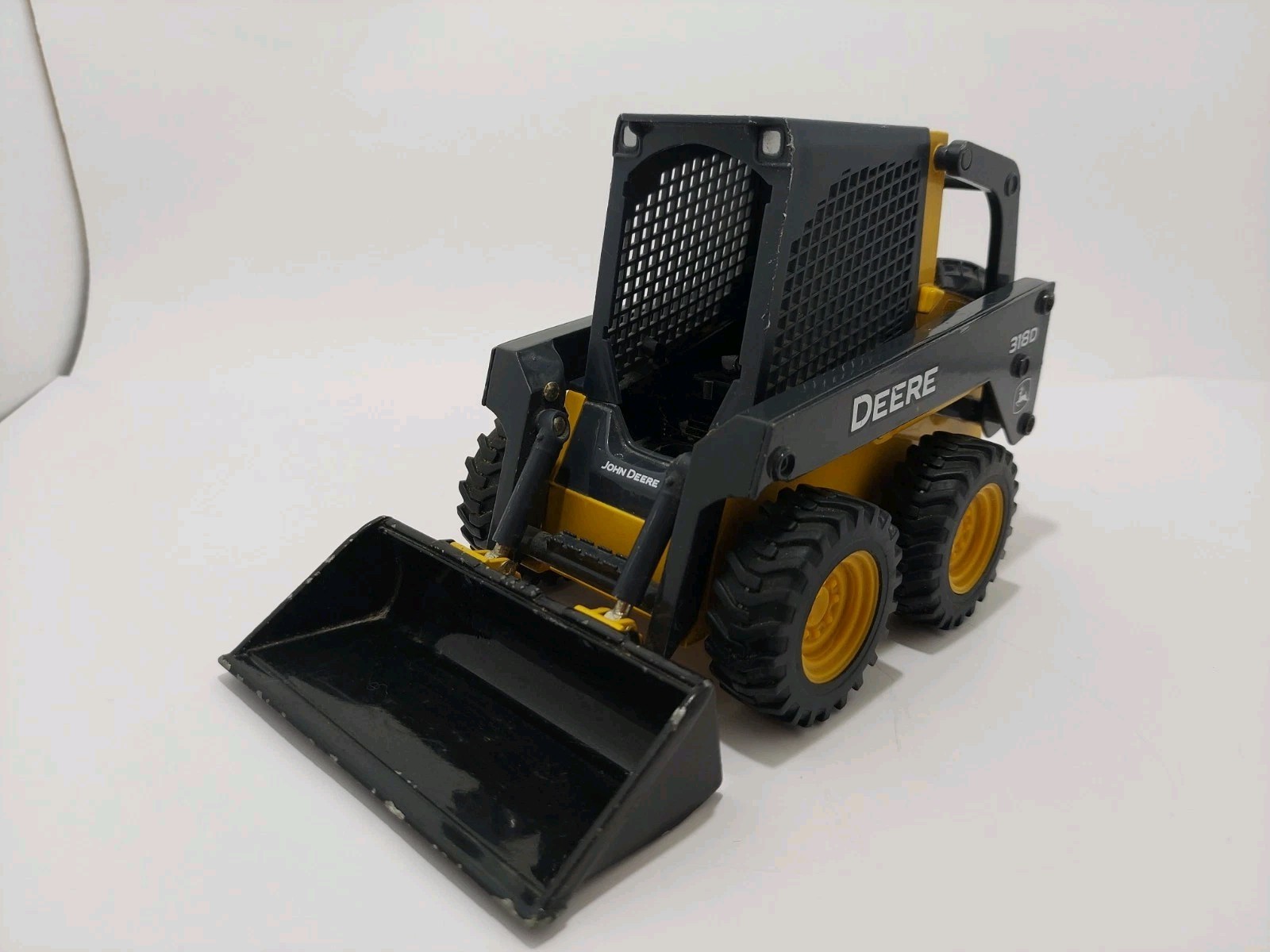 John Deere 318d Skid Steer Loader Diecast Toy Ertl 1/16