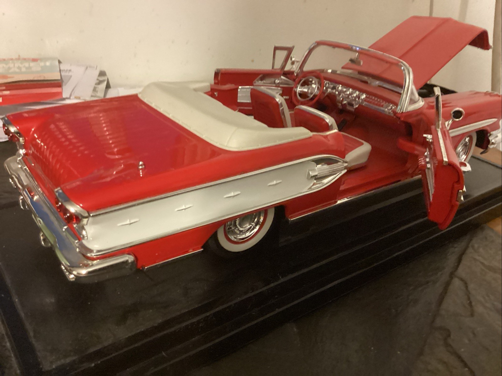 Road Signature 1958 Pontiac Bonneville Convertible 1:18 Diecast Red No Box