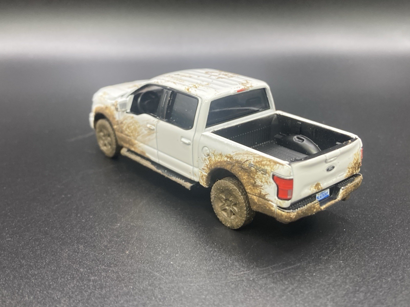 2020 Ford F-150 4×4 Muddy Custom 1/64 Diecast Mud Truck Custom Auto World