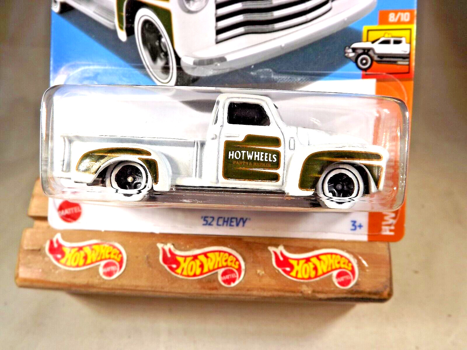 2024 Hot Wheels #139 HW Hot Trucks 8/10 ’52 CHEVY White w/White Wall Black 5 Sp