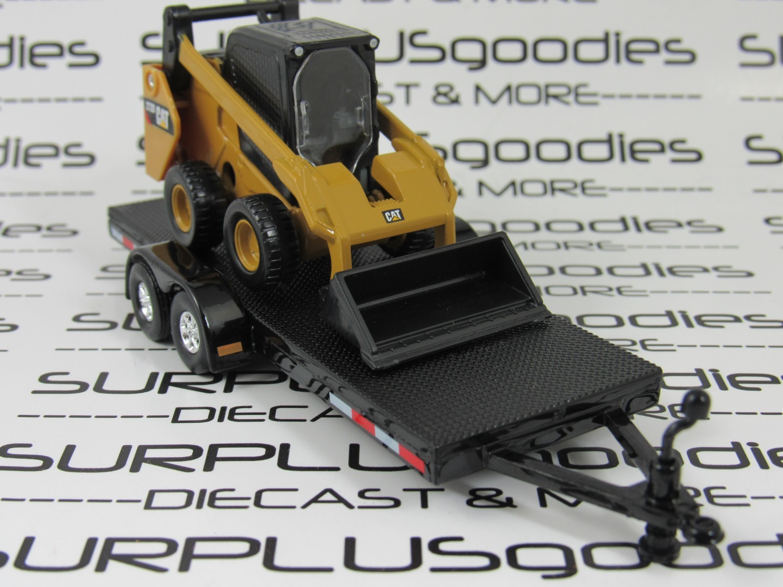 Diecast Masters 1:64 Caterpillar CAT 272D2 SKID STEER LOADER w/Trailer Tow Rig