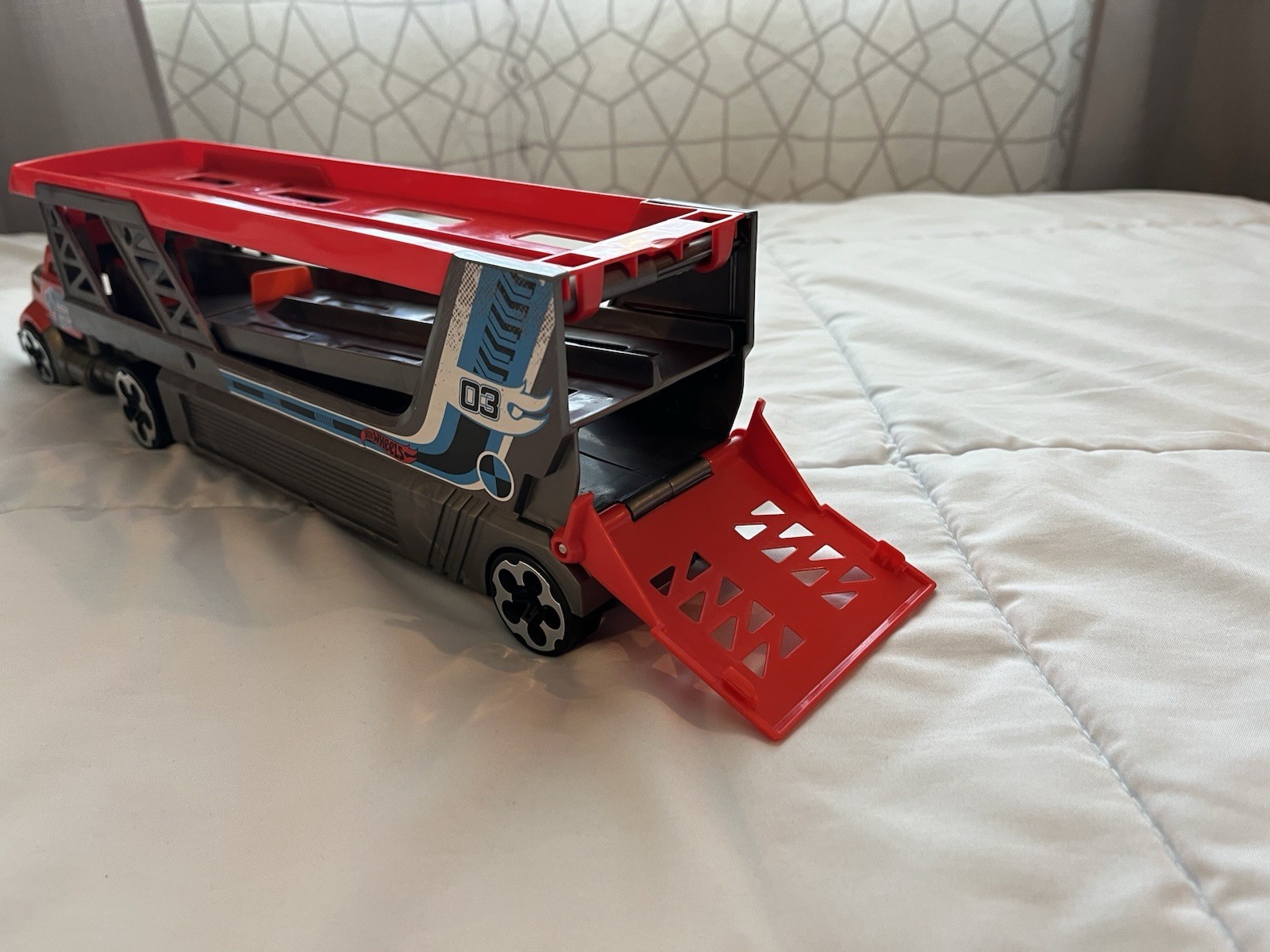 Hot Wheels Car Transporter Truck Trailer Hauler w/ Ramp Red Gray Blue Plastic