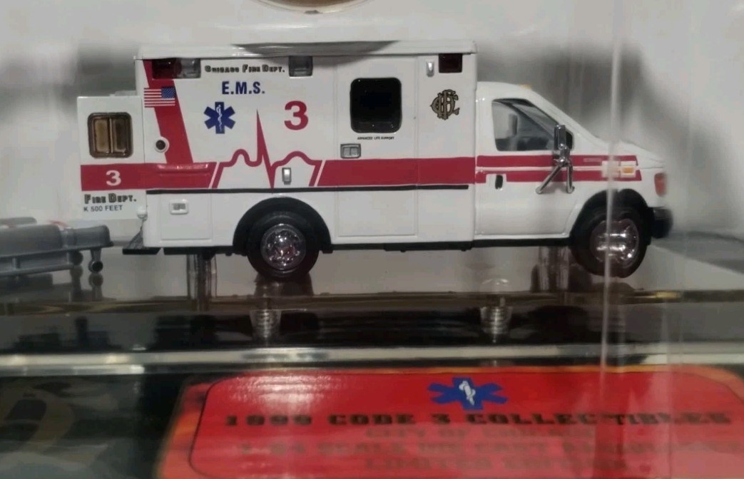 Code 3 Chicago Fire Department Ford E-350 Ambulance 3 EMS #12056