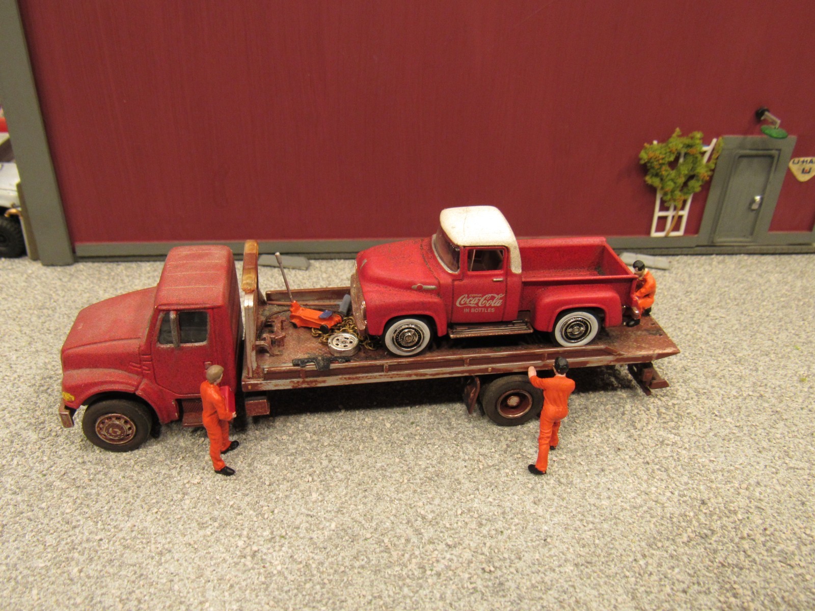CUSTOM BUILT WEATHERED RUSTY JUNK PARTS YARD 1956 FORD COKE COLA TRUCK 1:64/