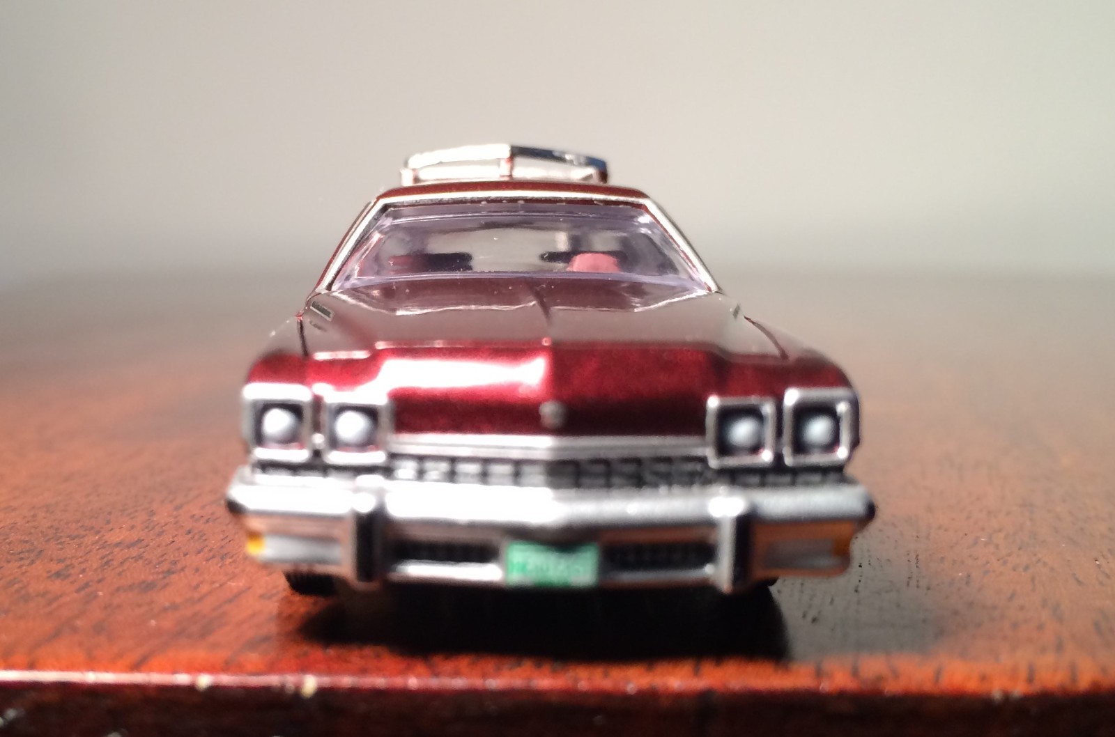 Auto World AW GM 1974 Buick Estate Station Wagon 1:64 1/64 Burgundy Model Car