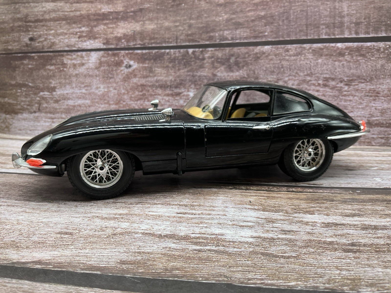 Burago 1/18 ~ Jaguar E-Type Coupe ~ Black
