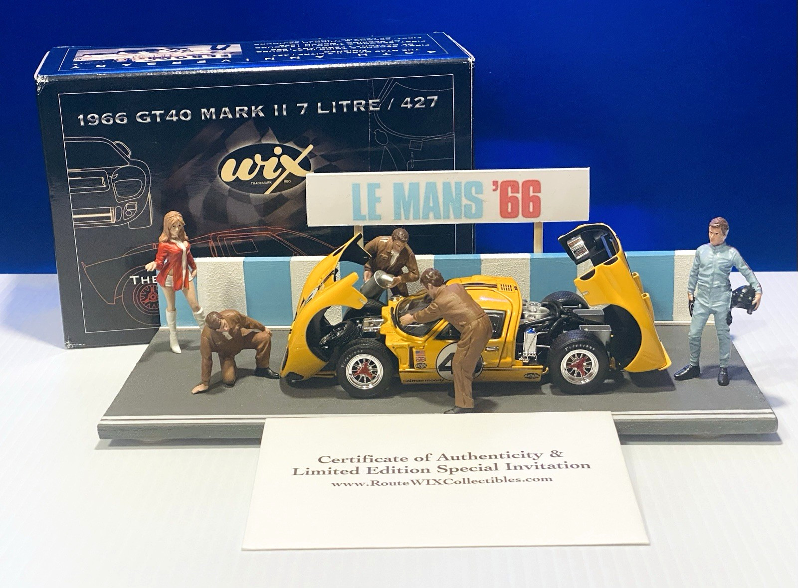 Wix 1966 Ford GT40 + Box & COA +5 Am. Diorama Race Day Figures + Custom Display