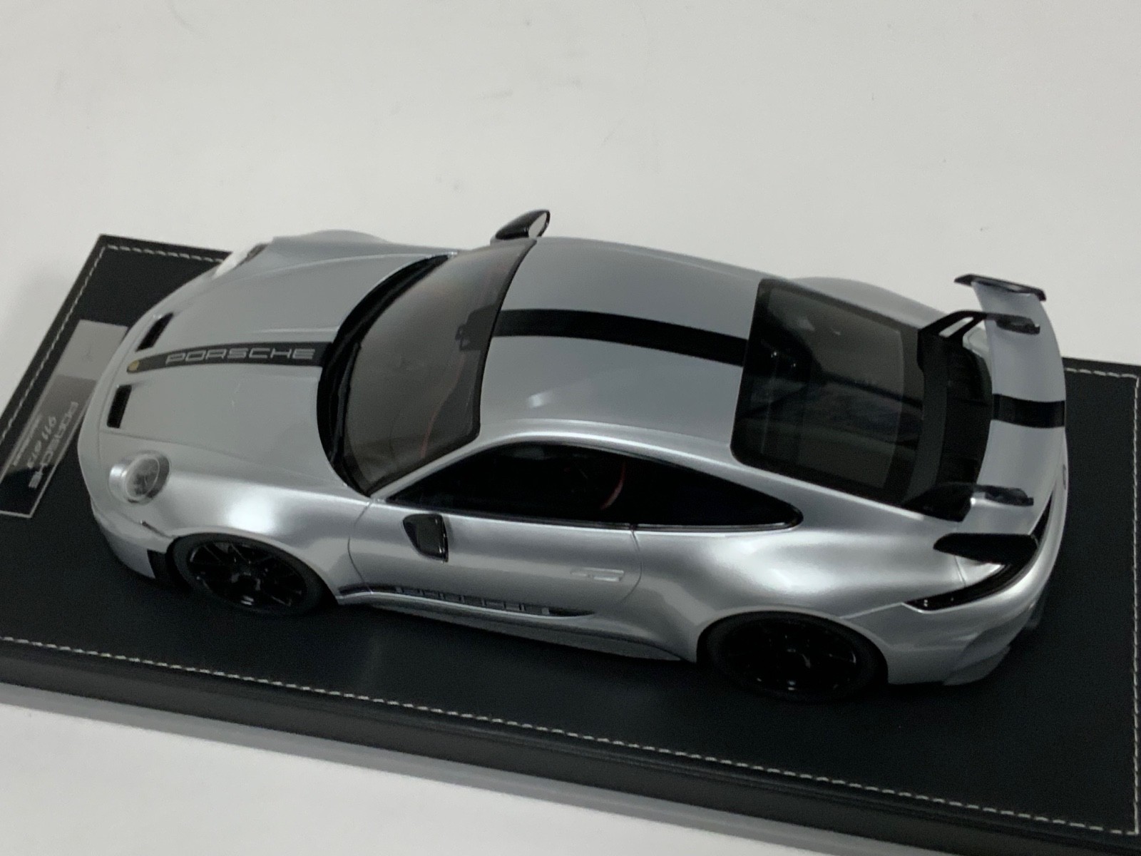 1/18 Ivy Porsche 911 GT3 992.1 Silver with Black Stripe on Leather 20 pcs AB655