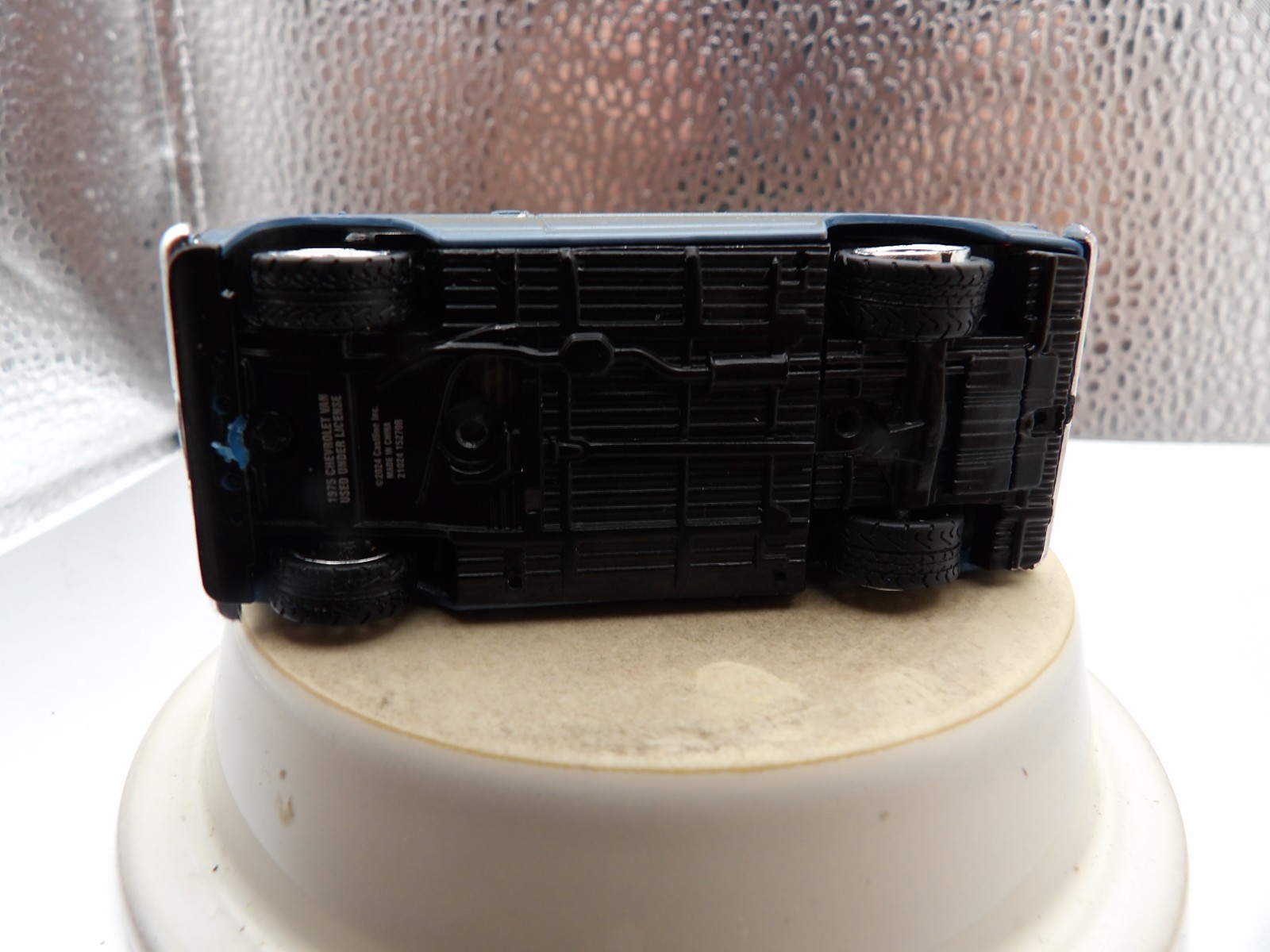 1975 CHEVROLET VAN 2024 CASTLINE M2 MACHINES 1:64 DIE-CAST