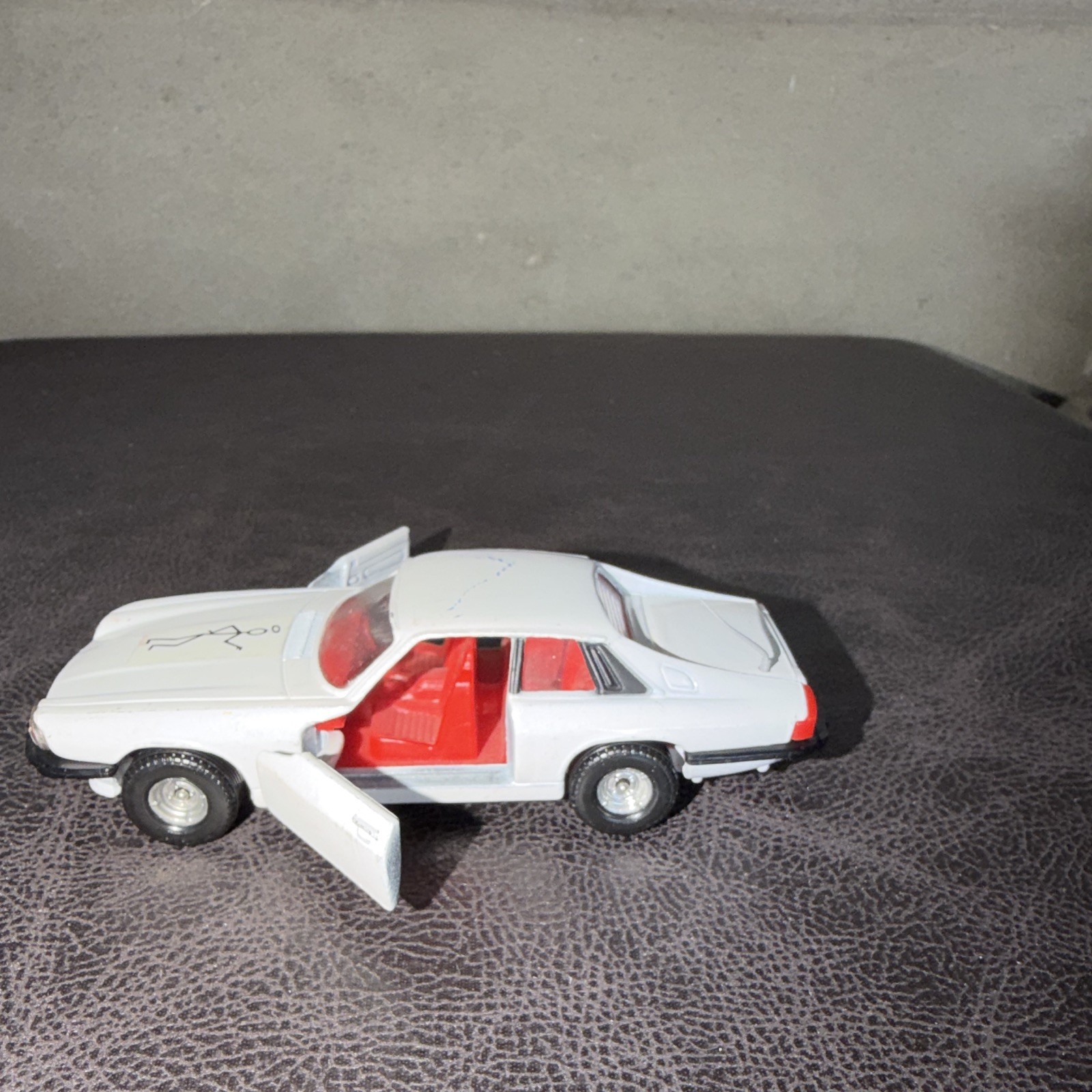 Corgi Jaguar XJS Diecast Model Car White w/ Opening Doors Red Interior
