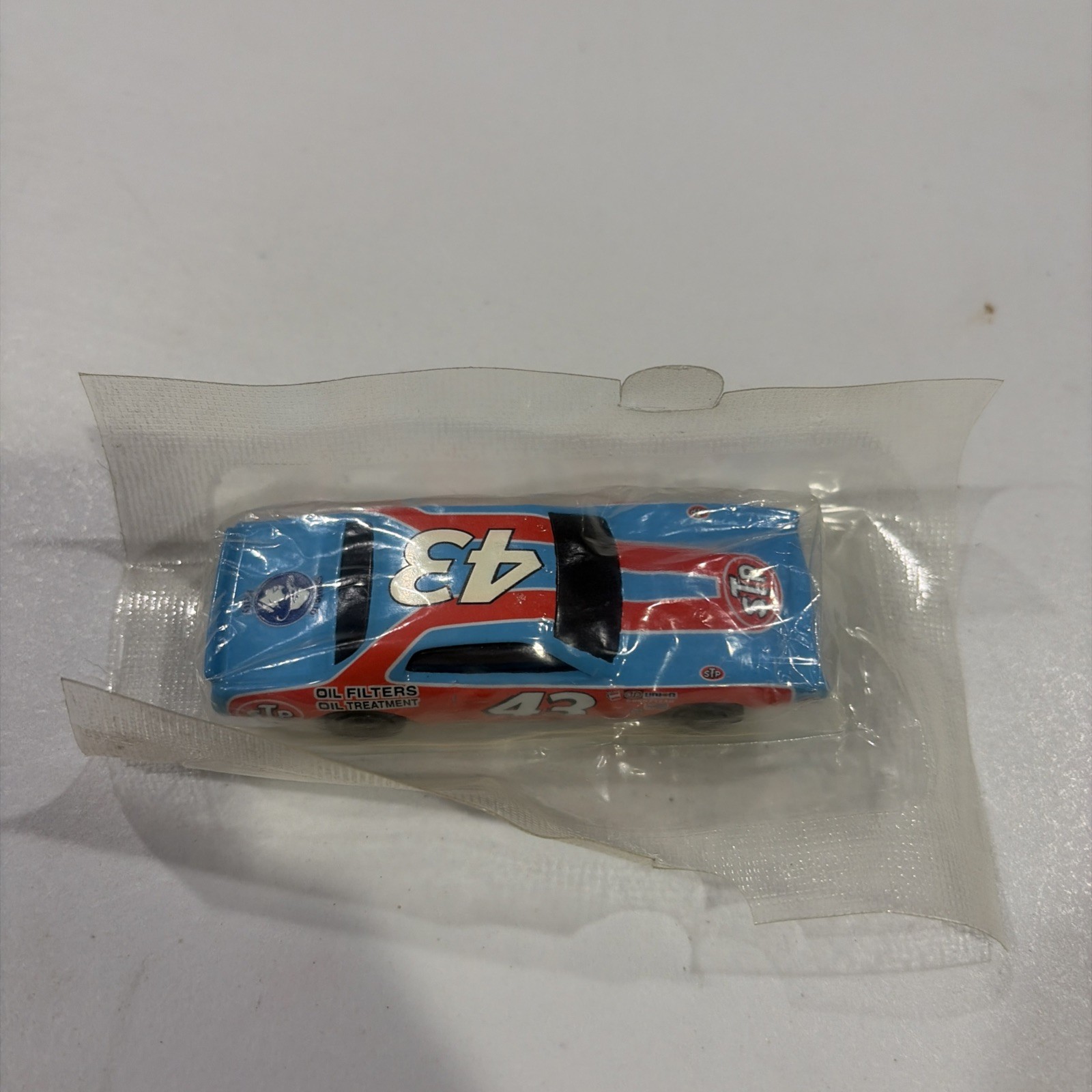 Hot Wheels – 74 Dodge Charger #43 STP -Salute To Richard Petty -Sealed Vintage