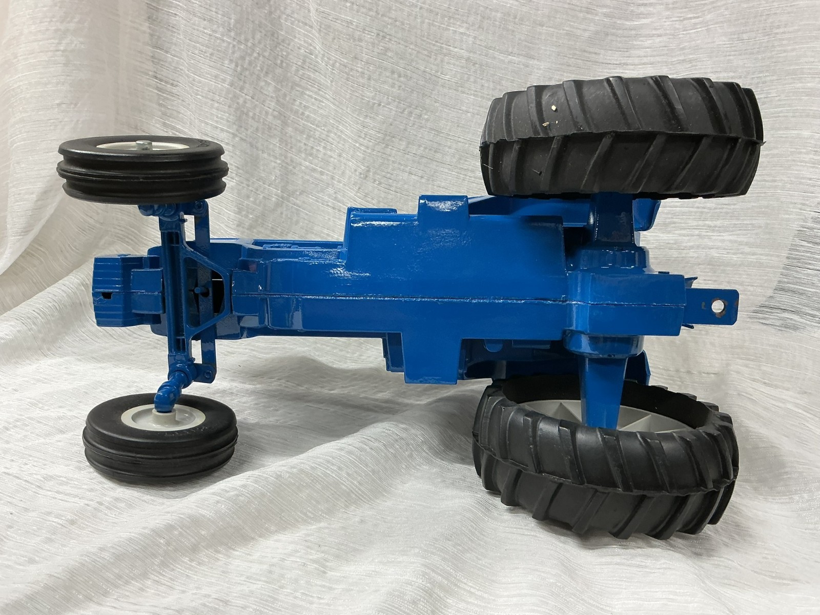 TW – 20 Ford Tractor & Wagon 1/16 Scale Made by Ertl 1989 Stock Free Shipping!