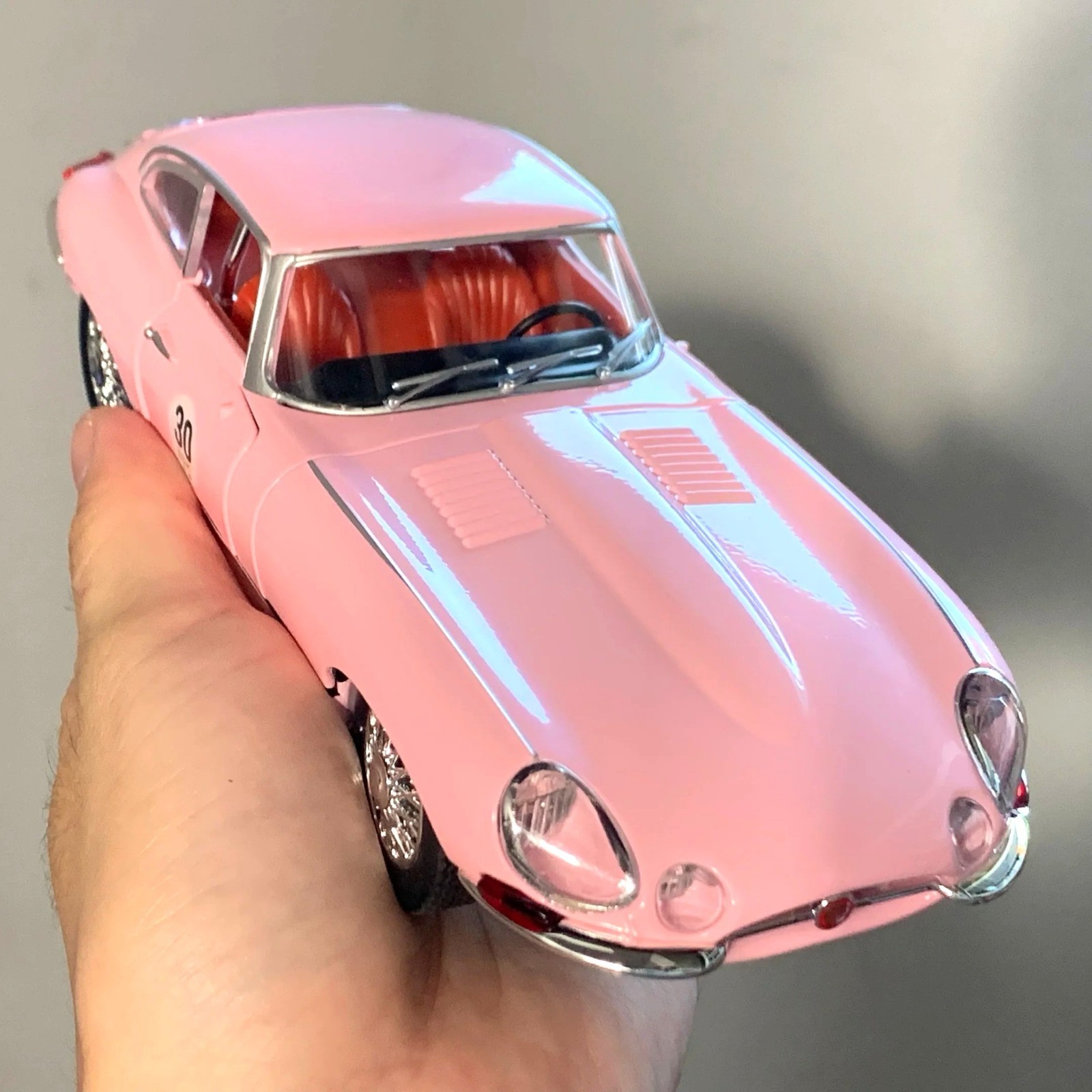 1:24 Jaguar E-Type Vintage Diecast Car – 1961 Classic Model w/ Light Toy Gift