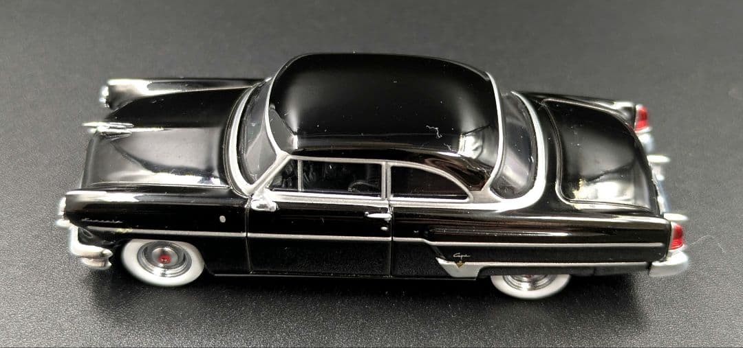 MINI GT Lincoln Capri Black 448 Collectables 17+