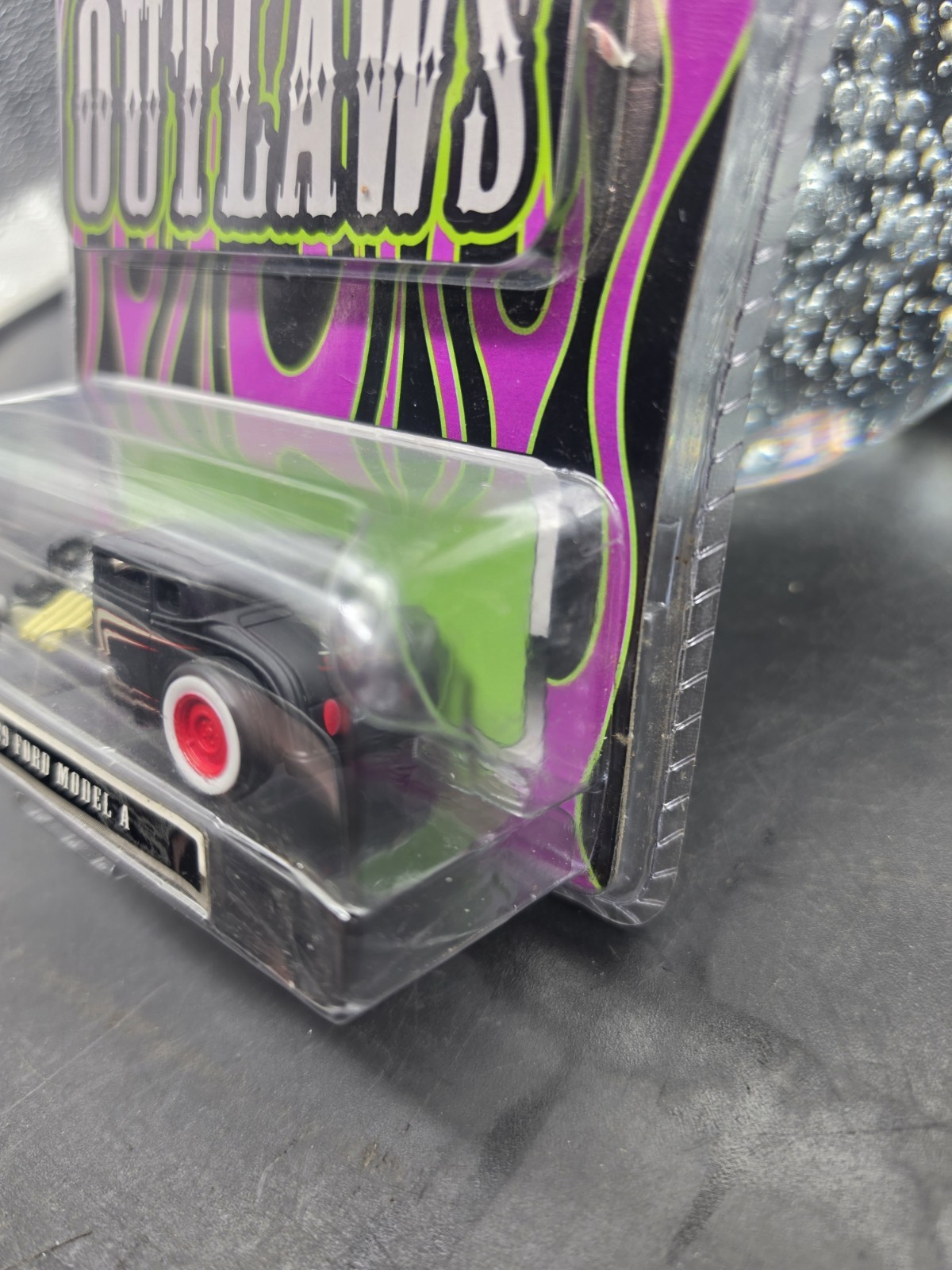 MAISTO ALL STARS OUTLAWS ‘29 FORD MODEL A MOC 1:64 Flat Black Rat Rod