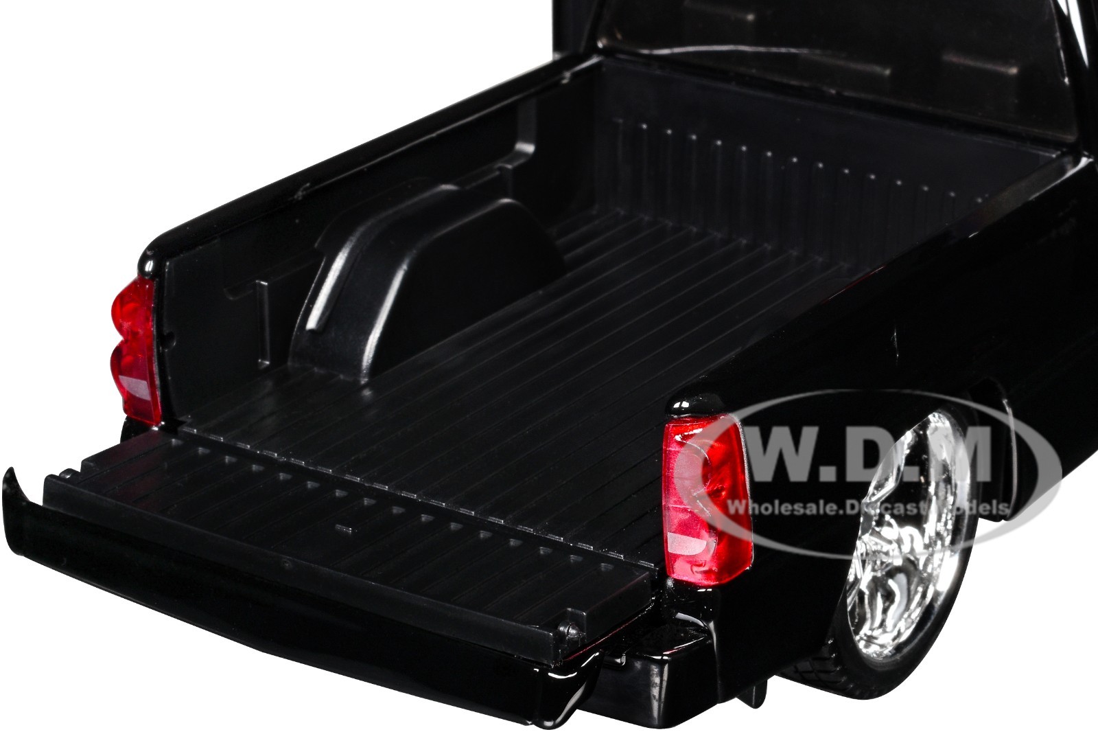 2006 CHEVROLET SILVERADO CUSTOM PICKUP BLACK 1/25 DIECAST BY MOTORMAX 79039