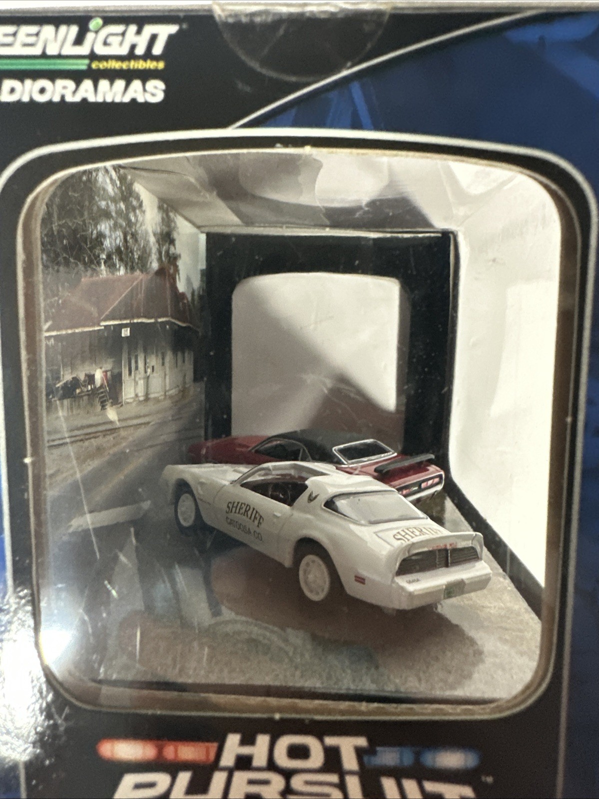Greenlight Diorama Hot Pursuit Highway Pontiac, Trans Am And Dodge Charger 2012