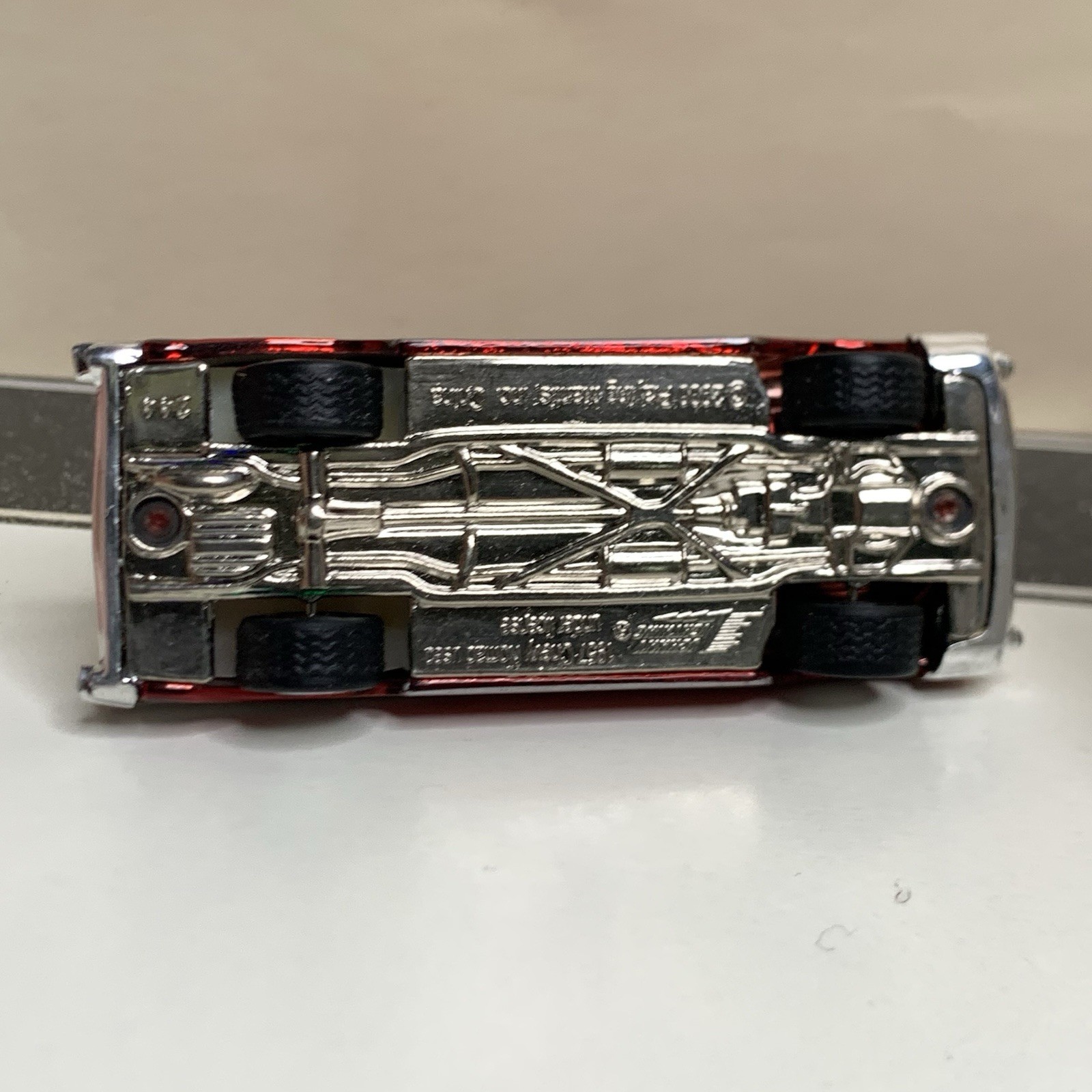 2002 Johnny Lightning Holiday Classics 1957 Chevy Nomad Wagon Red Chrome 1:64 NM