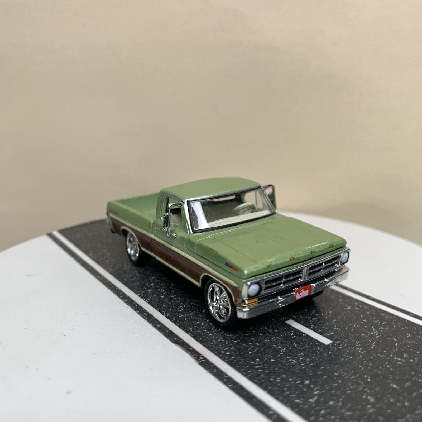 Greenlight 1972 Ford F-100 Pickup Truck Green w/Wood Panel Detail 1:64 NM