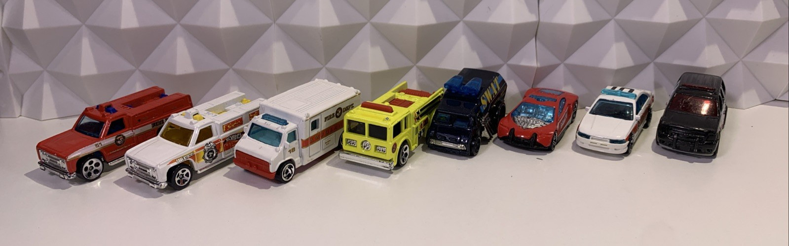 Hot Wheels Loose Lot of 8 Rescue and Police Fire Trucks
