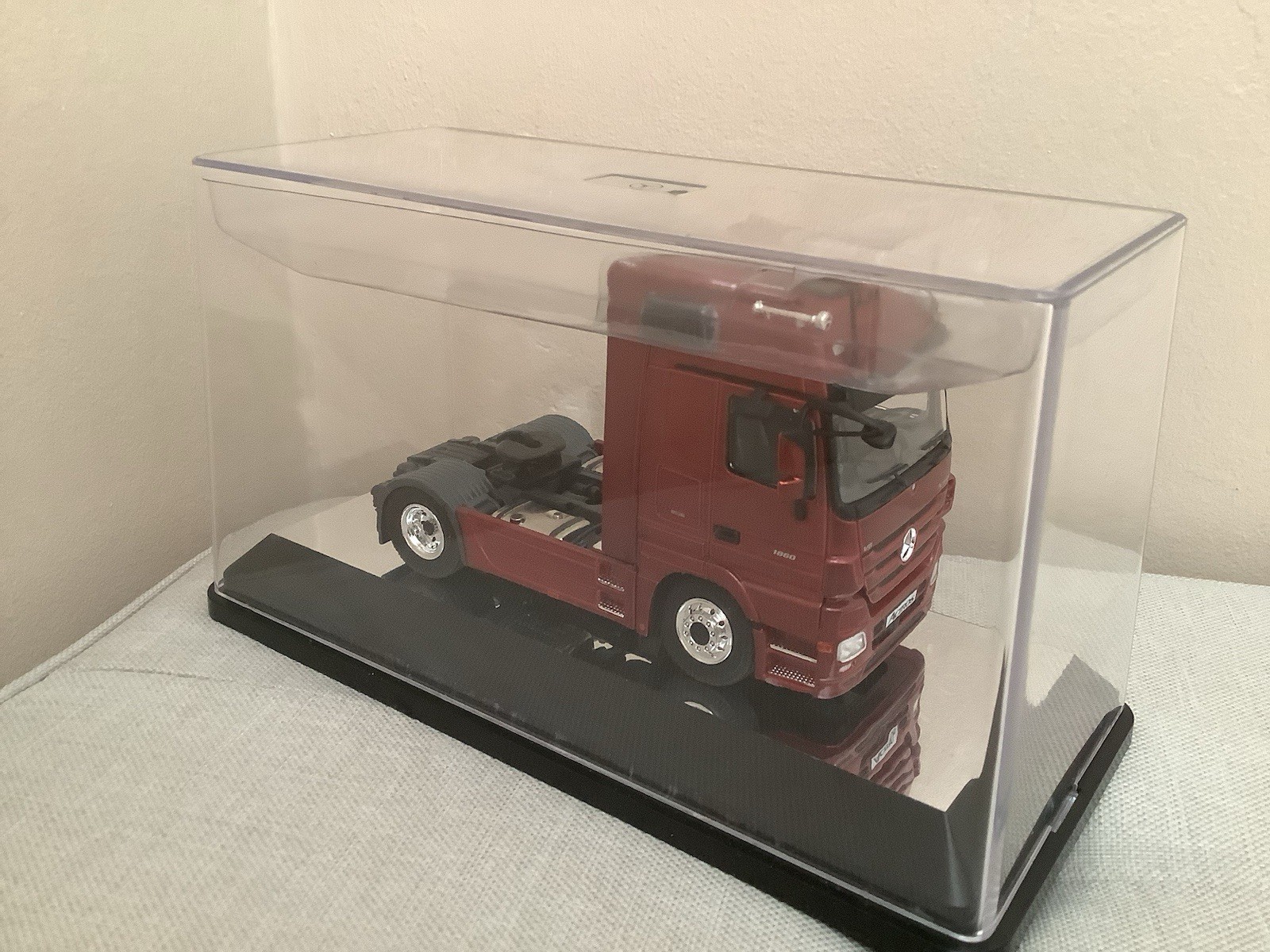 NZG Mercedes Actros Tractor Unit 1/50 Scale In Display Case.