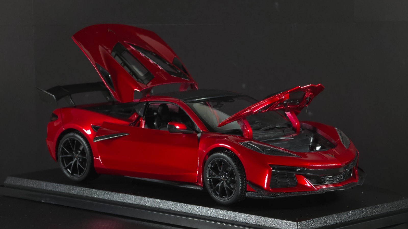 Corvette ZR1 Coupe 1:18 Maisto Exclusive Style Special Edition – Red
