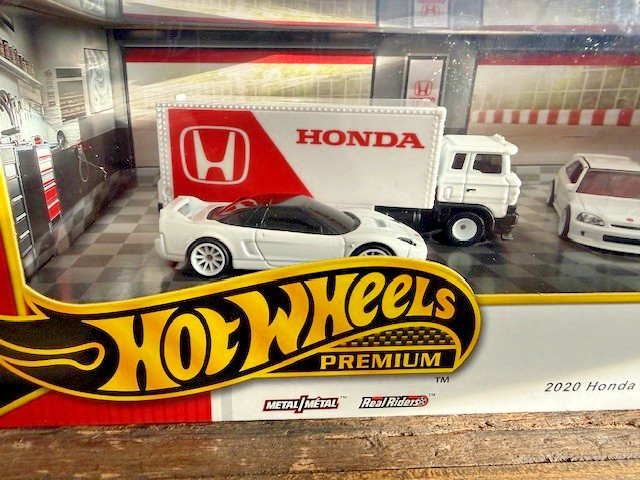 Hot Wheels 2025 Premium Diorama Honda Set Civic Type-R, NSX-R, S2000