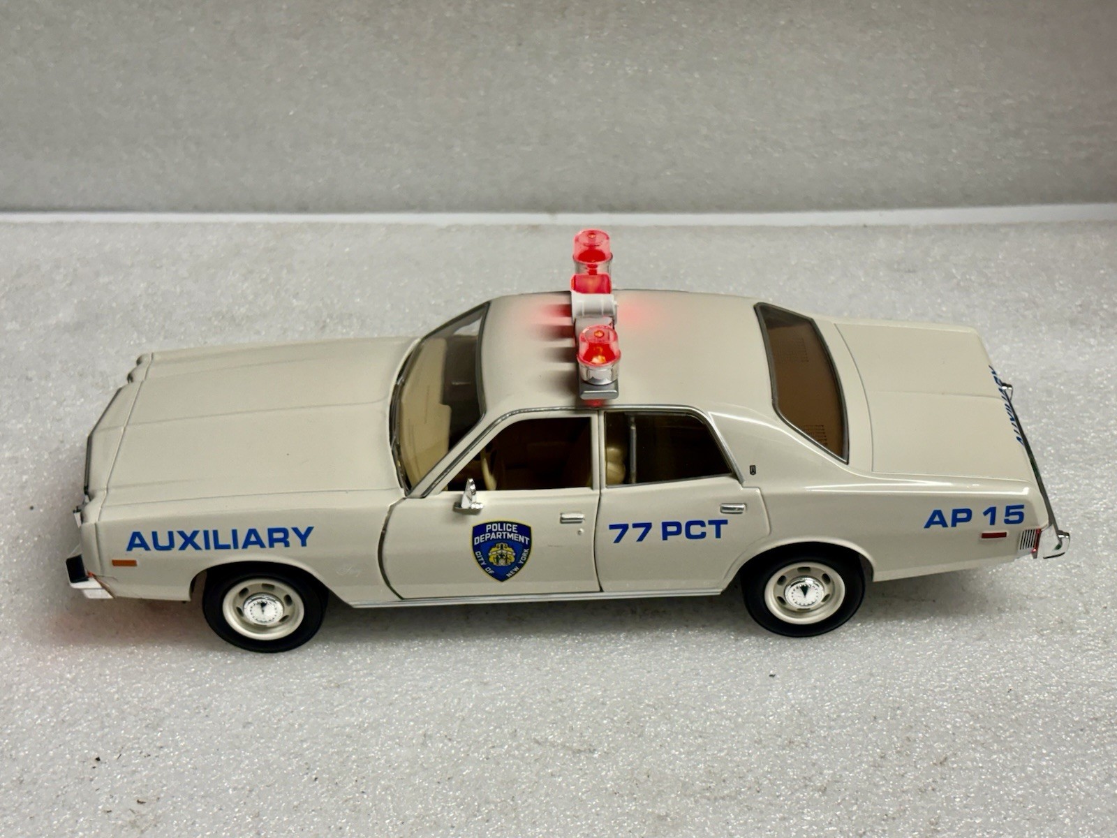 NYPD 1977 Plymouth Fury New York Police Department AUXILIARY WORKING LIGHT 1/24