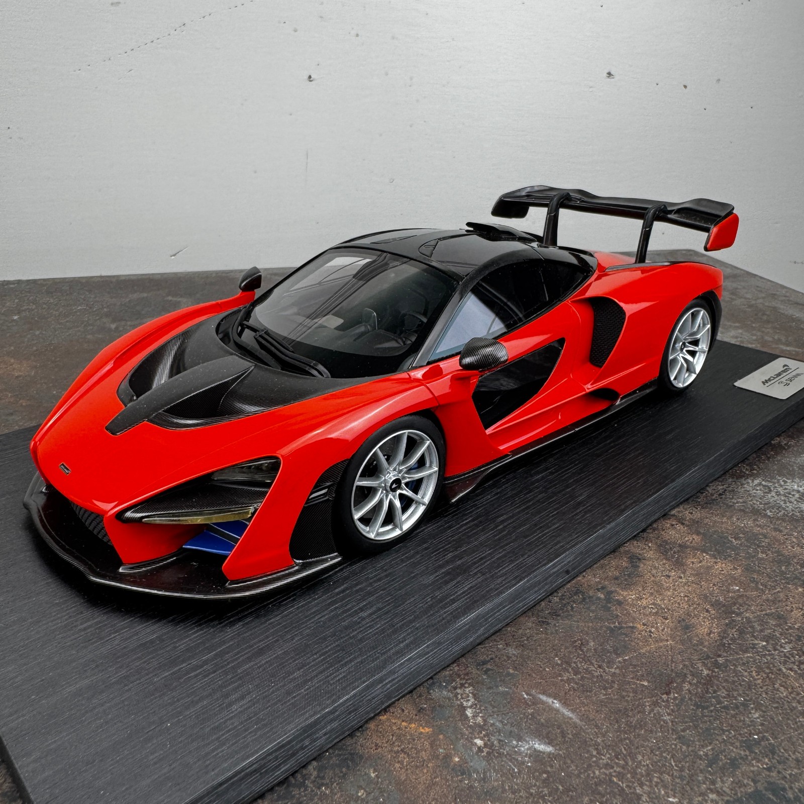 TRUESCALE MINIATURES – McLAREN SENNA 1:18 Mira Orange – No. 180EMI5